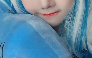 sally dorasnow多啦雪的连体衣，这个cos往往让人目不转睛，美图展现出完美的角度。